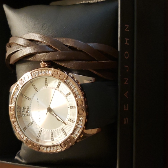 SOLD.   Sean John Watch Set - Picture 2 of 3